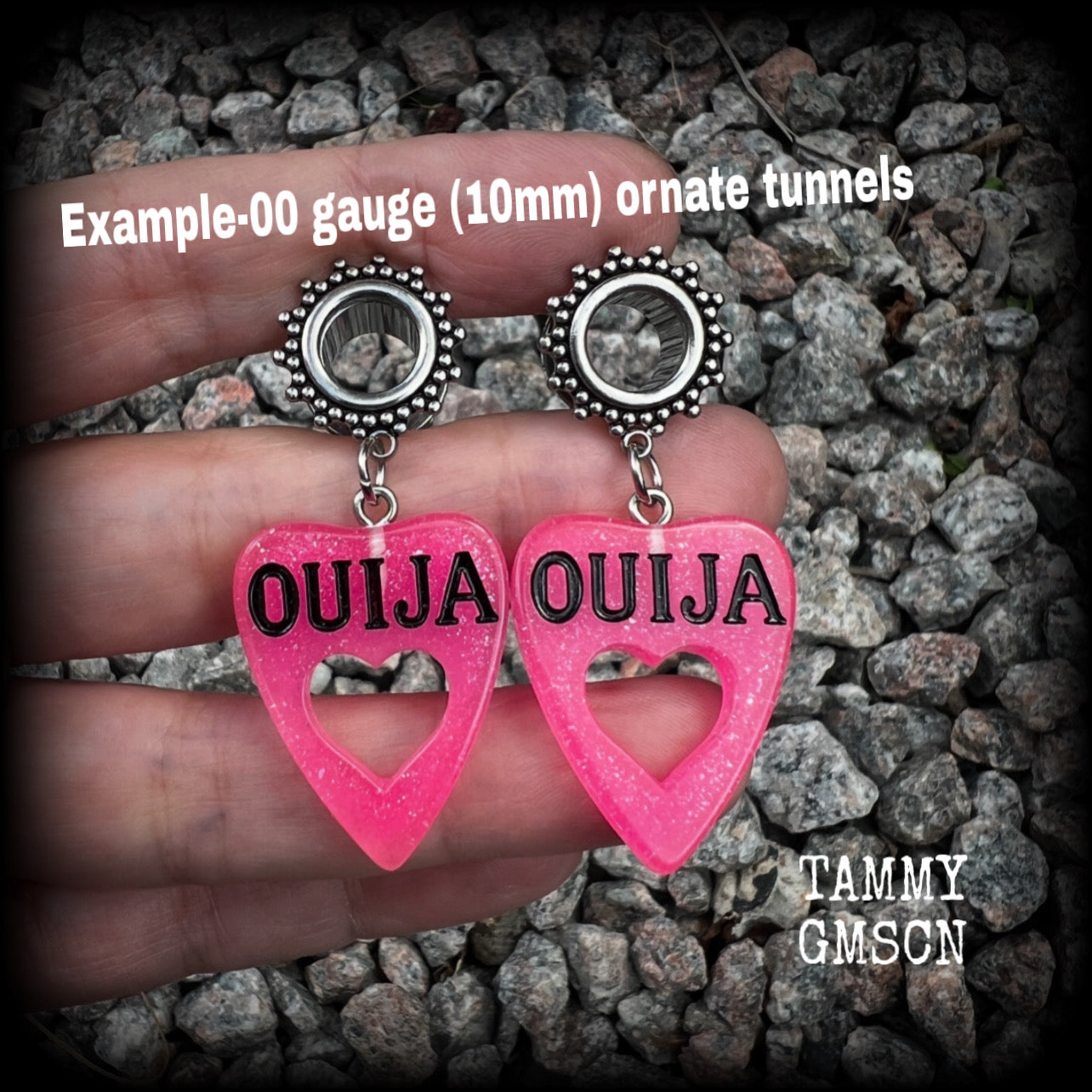 These adorable spooky tunnel dangles feature sparkly pink acrylic ouija board planchettes, are are nice and lightweight, weighing approx 6 grams each, measuring approx 5cms from tip to tip.

This pair has been made with 00 gauge (10mm) gauge ornate surgical steel screw fit tunnels, for stretched lobes.