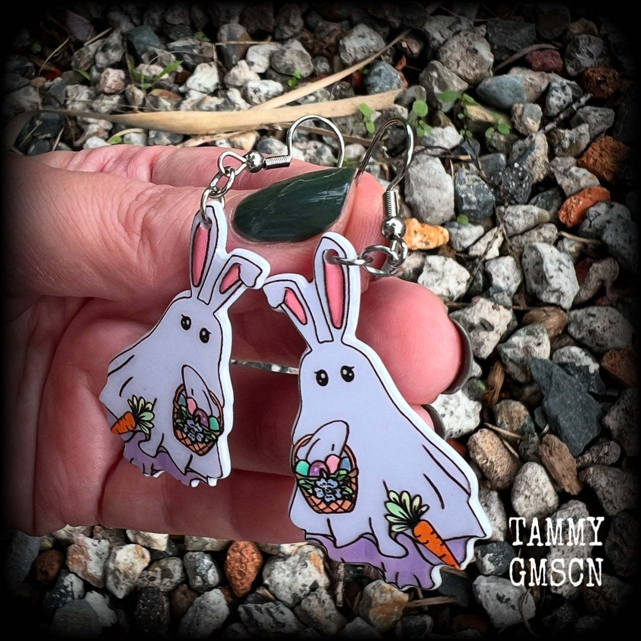 These spooky cute earrings feature a ghost bunny draped in white sheet carrying a basket of easter eggs with his ears sticking out the top! Weighing in at only a few grams each, and are nice and dangly, measuring just under 7cms from tip to tip.