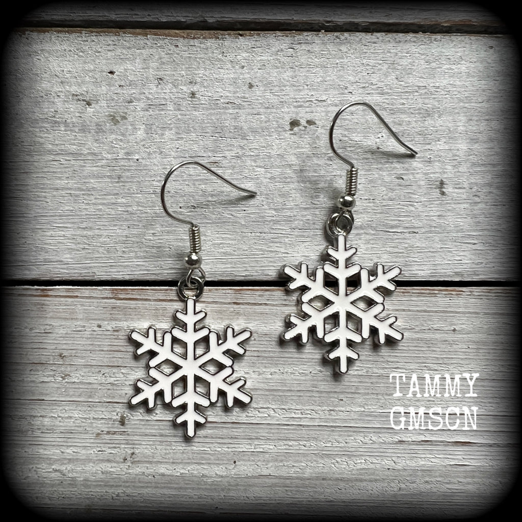 Snowflake earrings Snowflakes tunnel dangles Plugs Ear gauges Stretched ears Gauged ears Christmas earrings Christmas decorations Snowflakes Stretched lobes Body jewelry Ear gauges Pierced ears Stocking stuffers Secret santa Gifts for girls Kriss 