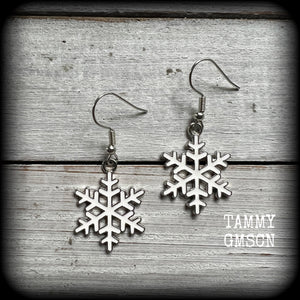 Snowflake earrings Snowflakes tunnel dangles Plugs Ear gauges Stretched ears Gauged ears Christmas earrings Christmas decorations Snowflakes Stretched lobes Body jewelry Ear gauges Pierced ears Stocking stuffers Secret santa Gifts for girls Kriss 