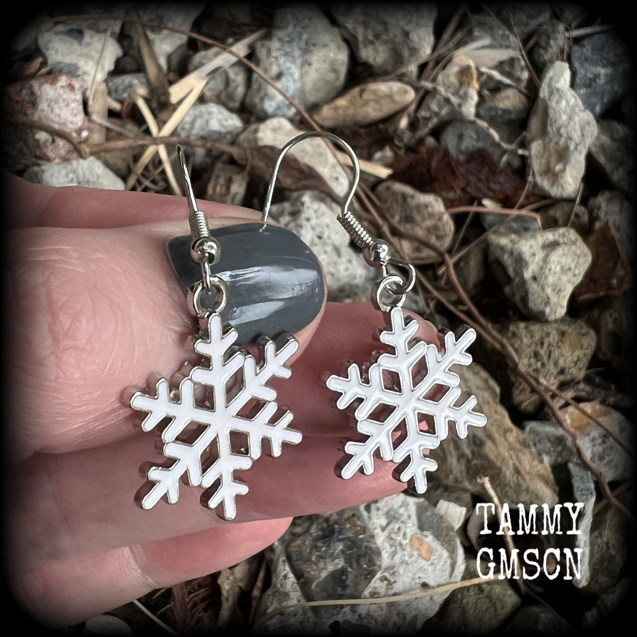 Snowflake earrings Snowflakes tunnel dangles Plugs Ear gauges Stretched ears Gauged ears Christmas earrings Christmas decorations Snowflakes Stretched lobes Body jewelry Ear gauges Pierced ears Stocking stuffers Secret santa Gifts for girls Kriss 