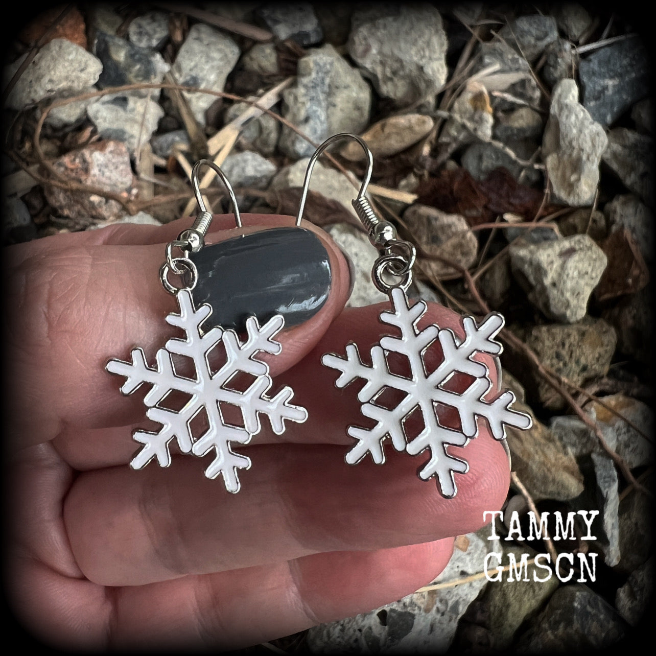 Snowflake earrings Snowflakes tunnel dangles Plugs Ear gauges Stretched ears Gauged ears Christmas earrings Christmas decorations Snowflakes Stretched lobes Body jewelry Ear gauges Pierced ears Stocking stuffers Secret santa Gifts for girls Kriss 