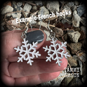 Snowflake earrings Snowflakes tunnel dangles Plugs Ear gauges Stretched ears Gauged ears Christmas earrings Christmas decorations Snowflakes Stretched lobes Body jewelry Ear gauges Pierced ears Stocking stuffers Secret santa Gifts for girls Kriss 