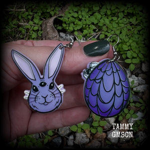 These earrings feature an all knowing, third eye bunny with easter egg draped in cobwebs, weighing in at only a few grams each, and are nice and dangly, measuring just over 6 cms from tip to tip. This pair has made on stainless steel french hooks
