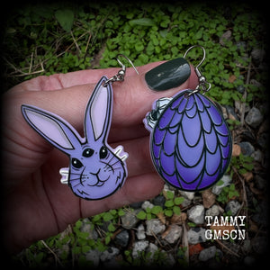 These earrings feature an all knowing, third eye bunny with easter egg draped in cobwebs, weighing in at only a few grams each, and are nice and dangly, measuring just over 6 cms from tip to tip. This pair has made on stainless steel french hooks