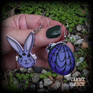 These earrings feature an all knowing, third eye bunny with easter egg draped in cobwebs, weighing in at only a few grams each, and are nice and dangly, measuring just over 6 cms from tip to tip. This pair has made on stainless steel french hooks
