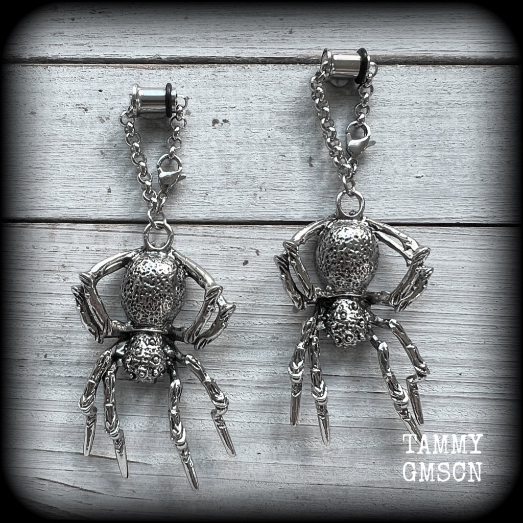 These big beautiful antique silver spider tunnel dangles are not too heavy and nice and dangly, weighing approx 18 grams each, and measuring just on 9cms from tip to tip.

🕷️ PLEASE NOTE-This particular chain will not filter through tunnels smaller than 2 gauge (6mm), though I have lots of different chains that will. Get in touch and we can pick something just for you x

💥This listing includes one pair of surgical steel single flared O-ring earlets.
