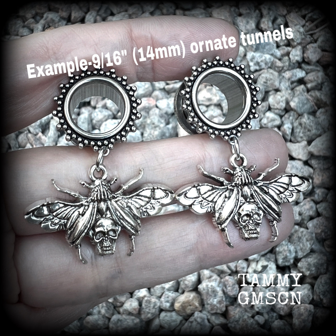 These gorgeous tunnel dangles feature antique silver beetles with wings open revealing a skull underneath.
These are nice and light weight, weighing in at 10 grams each and measure just over 4.5 cms from tip to tip.

This pair have been made with 9/16” gauge (14mm) surgical steel screw fit ornate tunnels.