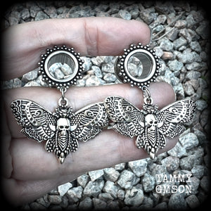 These gorgeous tunnel dangles feature antique silver deathshead moth charms, are not too heavy, weighing in at 9 grams each and measure just over 4.5cms from tip to tip.

This pair have been made with 1/2” gauge (12mm) surgical steel screw fit ornate tunnels.