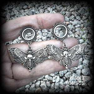 These gorgeous tunnel dangles feature antique silver deathshead moth charms, are not too heavy, weighing in at 9 grams each and measure just over 4.5cms from tip to tip.

This pair have been made with 1/2” gauge (12mm) surgical steel screw fit ornate tunnels.