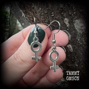 These lovely little antique silver Venus symbol earrings are nice and lightweight (at a gram or two each), measuring approx 3.5cms from tip to tip.
This pair has been made on stainless steel french hooks, for pierced ears.