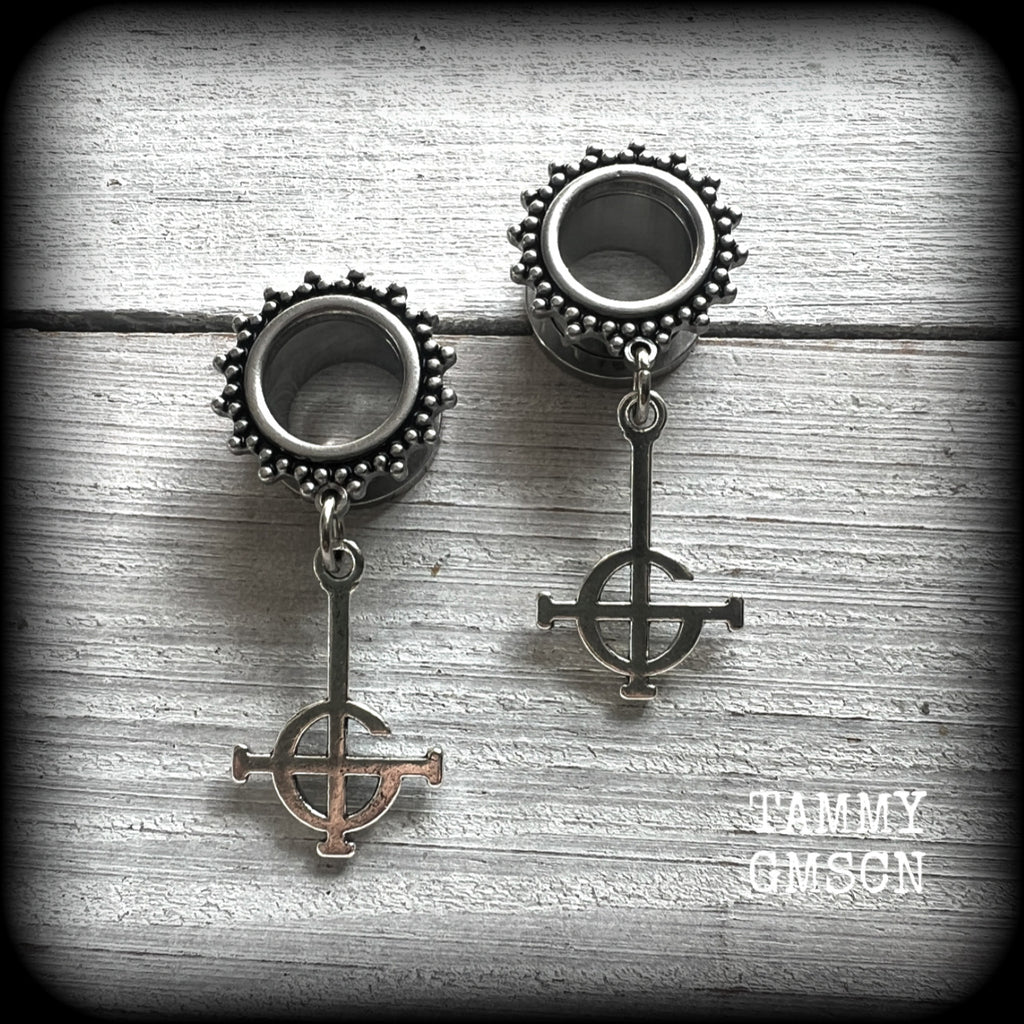 These gorgeous tunnel earrings feature antique silver Ghost Grucifix charms, weighing approx 6 grams each, and measuring approx 4.5cms from tip to tip.  This pair have been made on 1/2" (12mm) ornate surgical steel tunnels, suitable for stretched lobes.