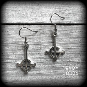 These lovely dangly earrings feature antique silver Ghost Grucifix charms, nice and lightweight at only a few grams each and measuring just over 4cms from tip to tip.
This pair have been made on stainless steel french hooks, suitable for pierced ears.