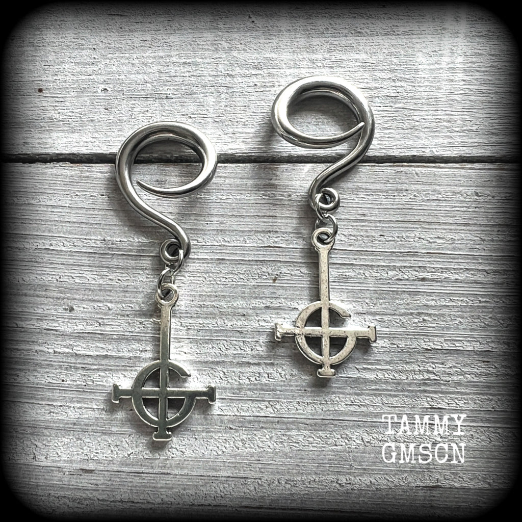 These awesome gauged earrings feature antique silver Ghost Grucifix charms, are nice and lightweight, weighing only 4 grams a piece, and nice and dangly at just on 5.5cms from tip to tip.  This pair has been made on 6 gauge (4mm) surgical steel full curl hooks, suitable for stretched lobes.