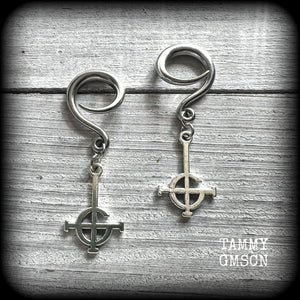 These awesome gauged earrings feature antique silver Ghost Grucifix charms, are nice and lightweight, weighing only 4 grams a piece, and nice and dangly at just on 5.5cms from tip to tip.  This pair has been made on 6 gauge (4mm) surgical steel full curl hooks, suitable for stretched lobes.