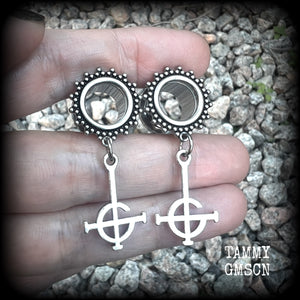 These gorgeous tunnel earrings feature antique silver Ghost Grucifix charms, weighing approx 6 grams each, and measuring approx 4.5cms from tip to tip.  This pair have been made on 1/2" (12mm) ornate surgical steel tunnels, suitable for stretched lobes.