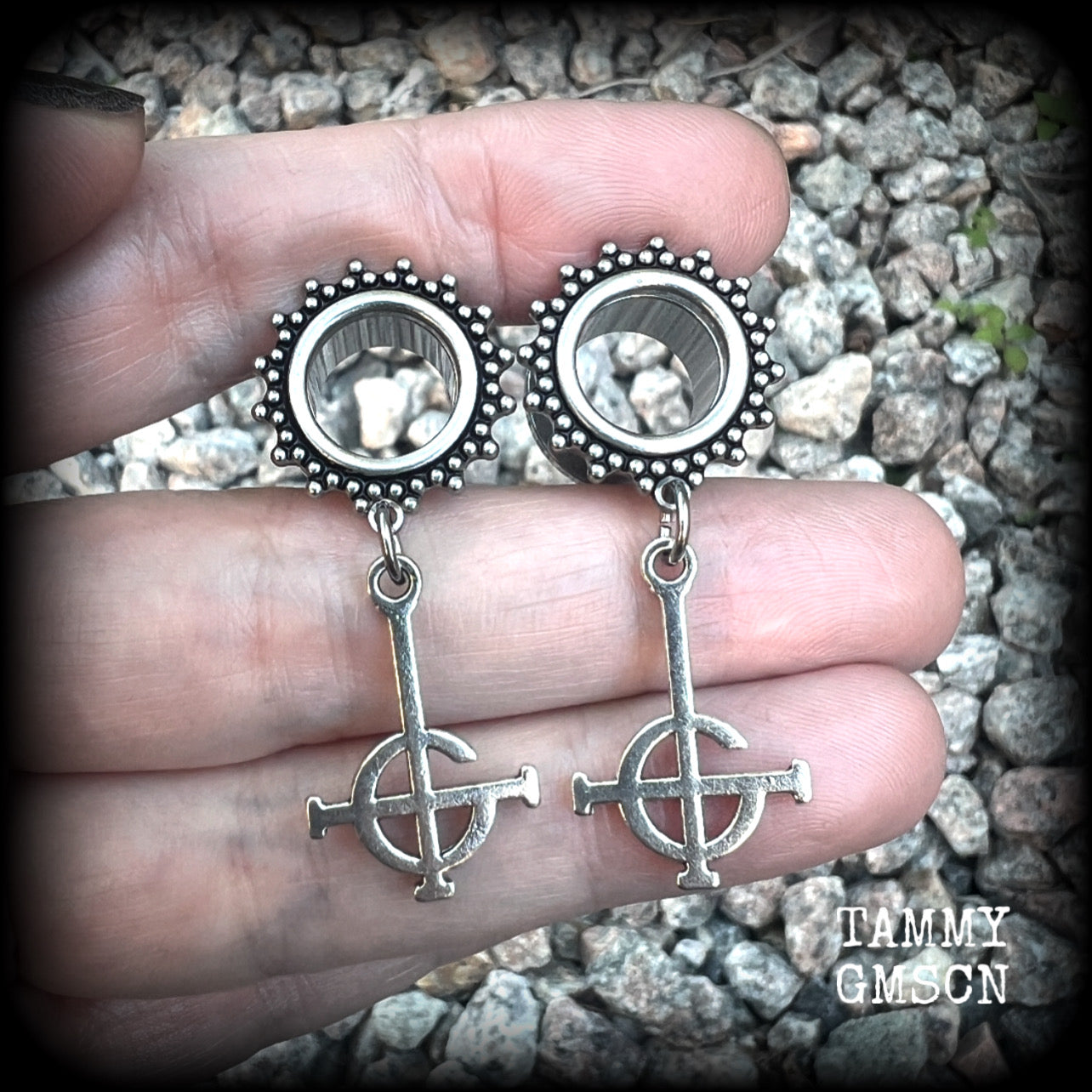 These gorgeous tunnel earrings feature antique silver Ghost Grucifix charms, weighing approx 6 grams each, and measuring approx 4.5cms from tip to tip.  This pair have been made on 1/2" (12mm) ornate surgical steel tunnels, suitable for stretched lobes.