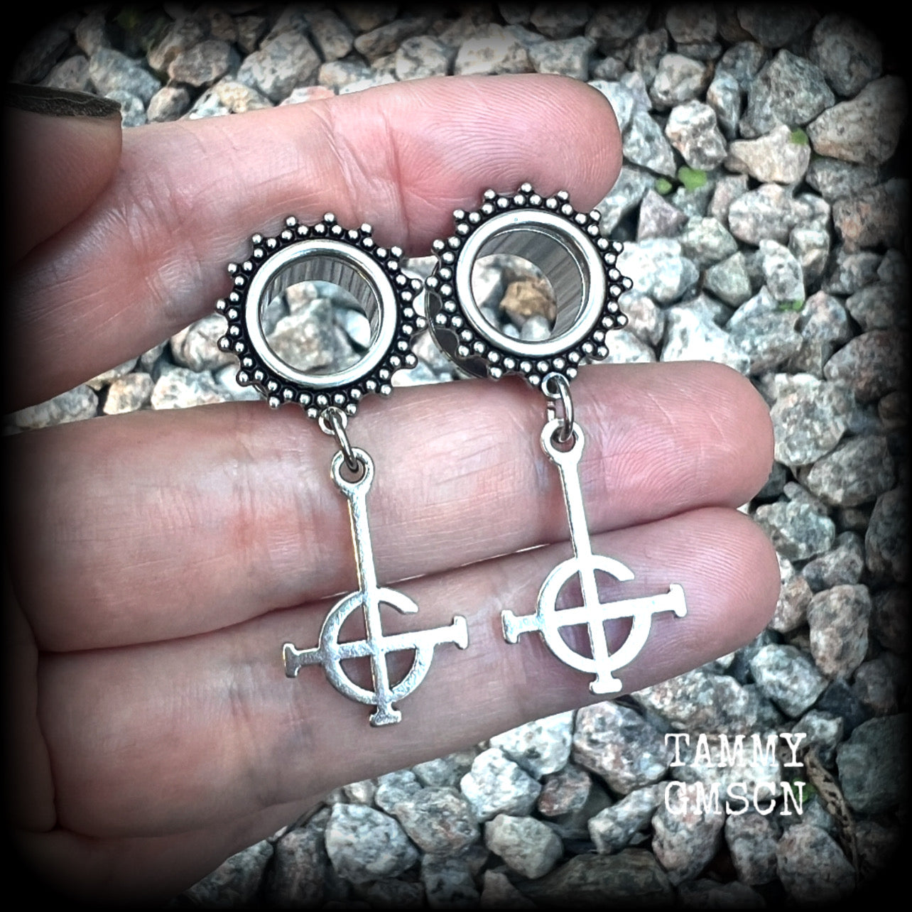 These gorgeous tunnel earrings feature antique silver Ghost Grucifix charms, weighing approx 6 grams each, and measuring approx 4.5cms from tip to tip.  This pair have been made on 1/2" (12mm) ornate surgical steel tunnels, suitable for stretched lobes.