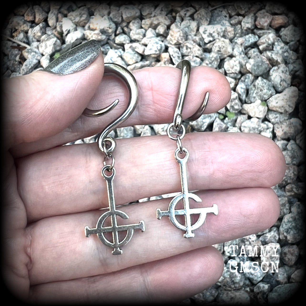 These awesome gauged earrings feature antique silver Ghost Grucifix charms, are nice and lightweight, weighing only 4 grams a piece, and nice and dangly at just on 5.5cms from tip to tip.  This pair has been made on 6 gauge (4mm) surgical steel full curl hooks, suitable for stretched lobes.