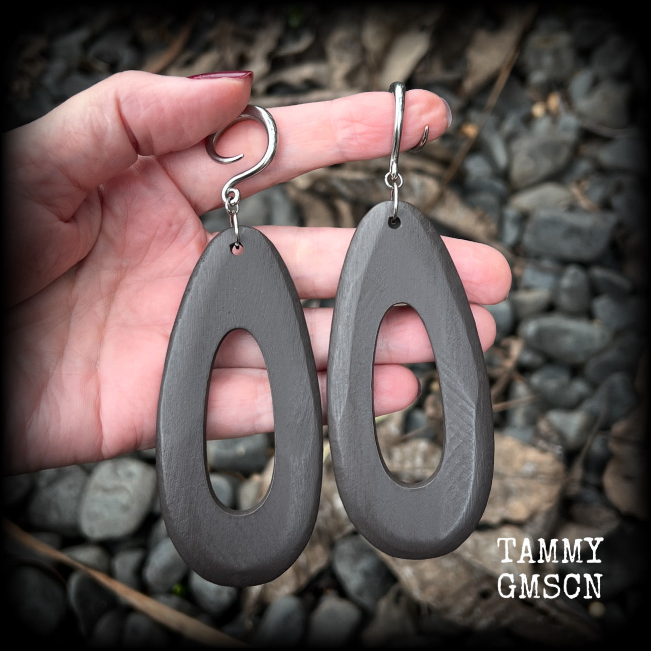 These beautiful carved wood teardop gauged earrings are night and lightweight, weighing in at only 9 grams a piece, and lively and dangly, measuring just on 12cms from tip to tip.
This pair has been made on 6 gauge (4mm) surgical steel full curl hooks, suitable for stretched lobes.