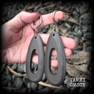 These beautiful carved wood teardop gauged earrings are night and lightweight, weighing in at only 9 grams a piece, and lively and dangly, measuring just on 12cms from tip to tip.
This pair has been made on 6 gauge (4mm) surgical steel full curl hooks, suitable for stretched lobes.