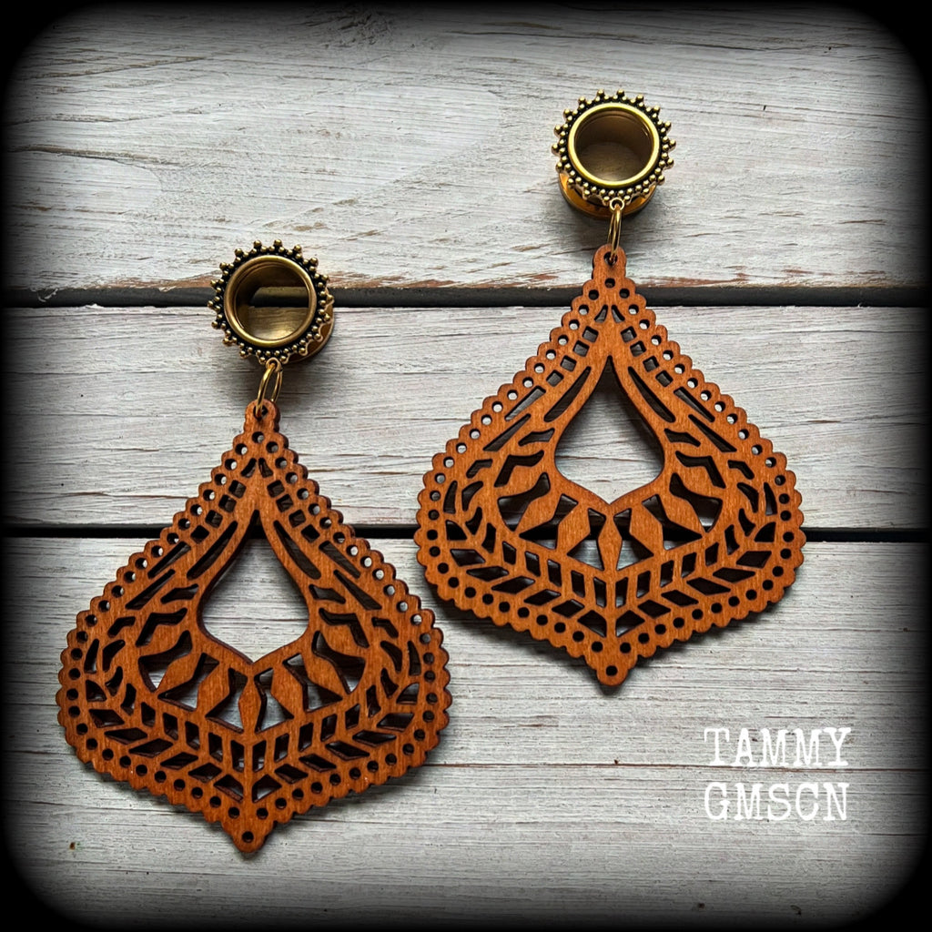 These gorgeous gypsy boho tunnel earrings feature beautiful big wood paisley inspired teardrop mandalas, are lovely and light weight at approx 8 grams each and measure just on 10 cms from tip to tip.

This pair has been made with 9/16" (14mm) gauge ornate surgical steel screw fit tunnels-for stretched lobes.