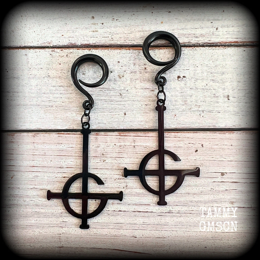 These awesome gauged earrings feature pitch black stainless steel Ghost Grucifix charms, are nice and lightweight, weighing only 6 grams a piece, and nice and dangly at just over 8cms from tip to tip.

This pair has been made on 6 gauge (4mm) surgical steel full curl hooks, suitable for stretched lobes.