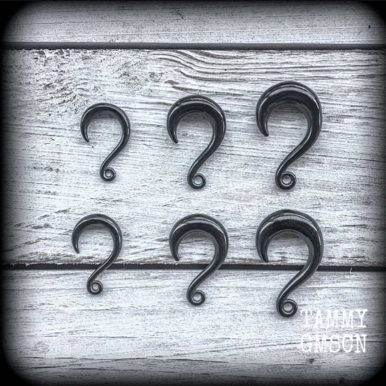 DIY half curl hooks for stretched lobes-Black
