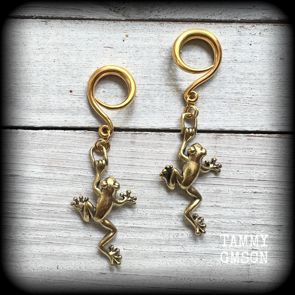 These awesome gauged earrings feature gorgeous antique bronze tree frogs, are nice and dangly, measuring just over 7cms from tip to tip, and weighing approx 5 grams each.

This pair has been made on 6 gauge (4mm) surgical steel full curl hooks, to be worn in stretched lobes.