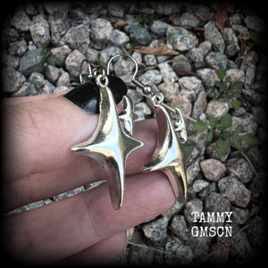 These earrings feature super retro super cute antique silver starbursts. These are light weight, weighing only a few grams each and nice and dangly, measuring just on 5cm from tip to tip.  This pair has been made on surgical steel french hooks, to be worn through pierced ears.