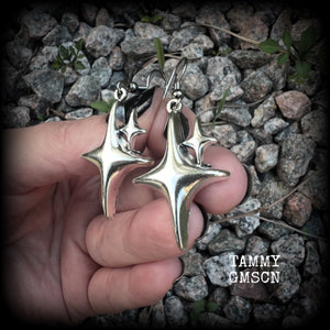These earrings feature super retro super cute antique silver starbursts. These are light weight, weighing only a few grams each and nice and dangly, measuring just on 5cm from tip to tip.  This pair has been made on surgical steel french hooks, to be worn through pierced ears.