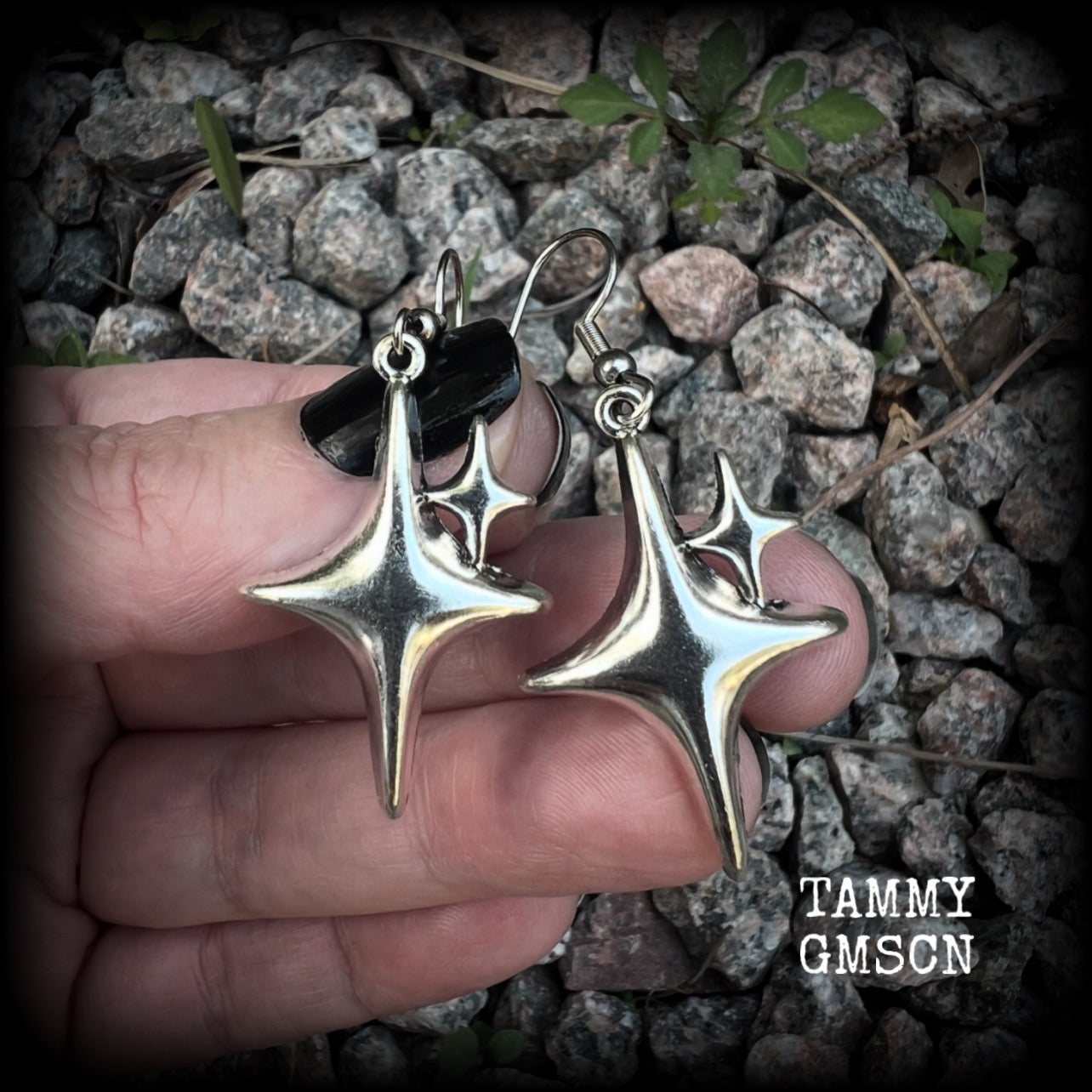 These earrings feature super retro super cute antique silver starbursts. These are light weight, weighing only a few grams each and nice and dangly, measuring just on 5cm from tip to tip.  This pair has been made on surgical steel french hooks, to be worn through pierced ears.