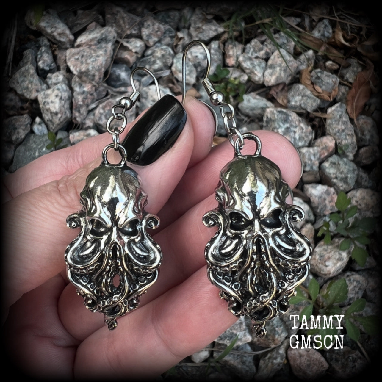 Featuring antique silver elder god Chuthulu charms, these earrings weigh approx 8 grams each, and are nice and dangly, measuring just over 6cms from tip to tip.

This pair have been made with stainless steel french hooks, suitable for pierced ears.