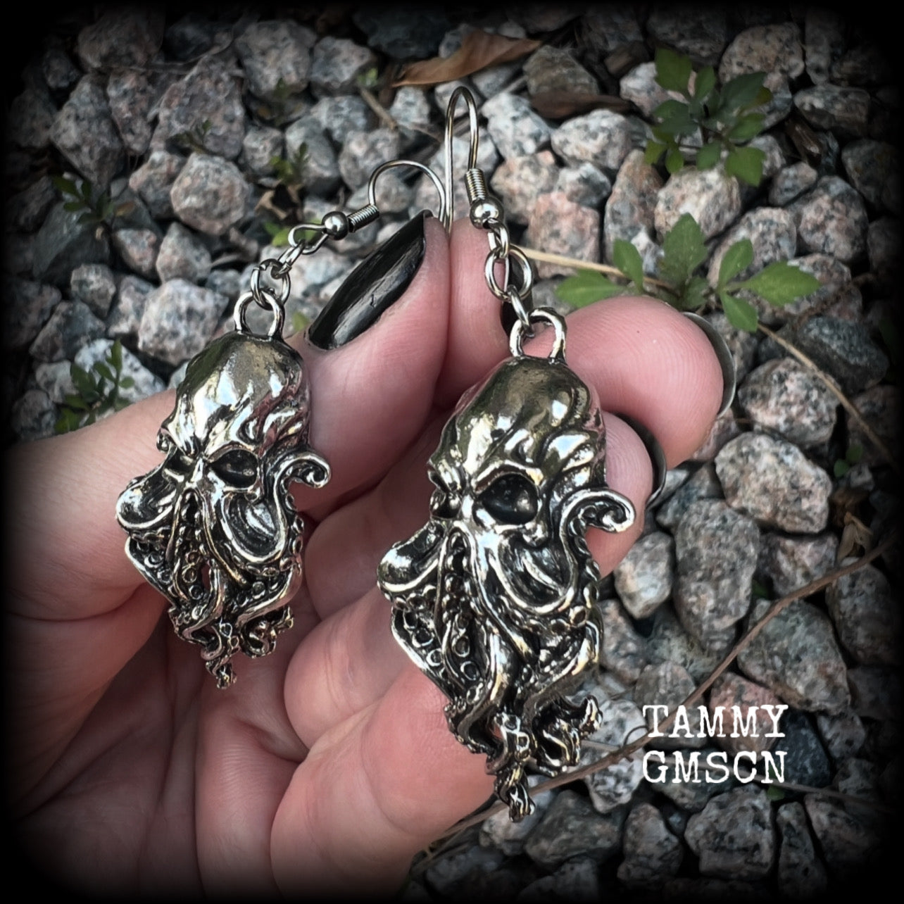 Featuring antique silver elder god Chuthulu charms, these earrings weigh approx 8 grams each, and are nice and dangly, measuring just over 6cms from tip to tip.

This pair have been made with stainless steel french hooks, suitable for pierced ears.