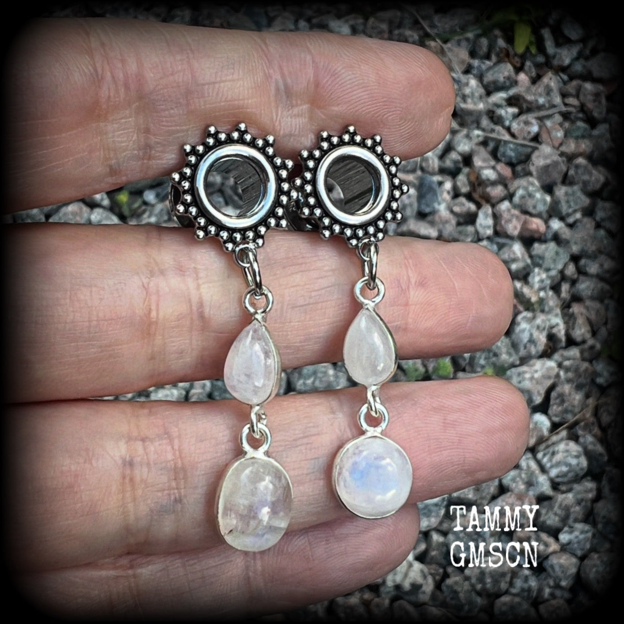 These earrings have been made with beautiful transluscent rainbow moonstone gemstones, are light weight weighing approx 5 grams each and measure approx 5cms from tip to tip.  This pair has been made with 0 gauge (8mm) gauge ornate surgical steel screw fit tunnels, for stretched lobes.
