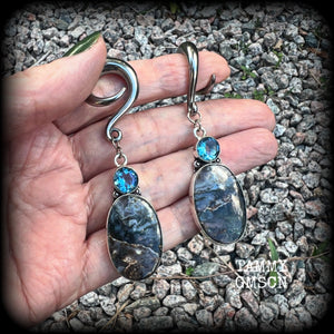 These unique gauged earrings feature unique Indian moss jasper gems dangling beneath beautiful facet blue topaz gemstones in a gorgeous boho antique silver setting, not too big at just on 7.5cms from tip to tip, and not too heavy, weighing approx 13 grams each.  These earrings have been made with 2 gauge (6mm) surgical steel full curl hooks, to be worn in stretched lobes.