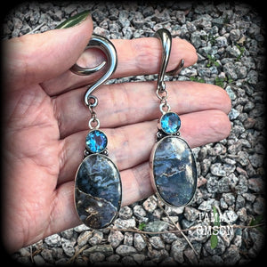 These unique gauged earrings feature unique Indian moss jasper gems dangling beneath beautiful facet blue topaz gemstones in a gorgeous boho antique silver setting, not too big at just on 7.5cms from tip to tip, and not too heavy, weighing approx 13 grams each.  These earrings have been made with 2 gauge (6mm) surgical steel full curl hooks, to be worn in stretched lobes.