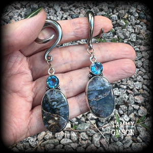 These unique gauged earrings feature unique Indian moss jasper gems dangling beneath beautiful facet blue topaz gemstones in a gorgeous boho antique silver setting, not too big at just on 7.5cms from tip to tip, and not too heavy, weighing approx 13 grams each.  These earrings have been made with 2 gauge (6mm) surgical steel full curl hooks, to be worn in stretched lobes.