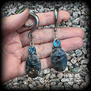 These unique gauged earrings feature unique Indian moss jasper gems dangling beneath beautiful facet blue topaz gemstones in a gorgeous boho antique silver setting, not too big at just on 7.5cms from tip to tip, and not too heavy, weighing approx 13 grams each.  These earrings have been made with 2 gauge (6mm) surgical steel full curl hooks, to be worn in stretched lobes.