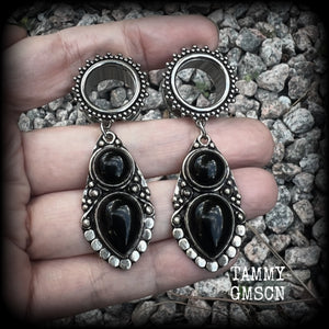 These gorgeous tunnel earrings have been made with beautiful pitch black onyx gemstones in a gorgeous boho antique silver setting, with 5/8" gauge (16mm) ornate surgical steel screw fit tunnels.  These earrings are not too heavy, weighing approx 13 grams each and measure just under 7 cms from tip to tip.
