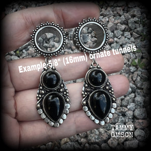 These gorgeous tunnel earrings have been made with beautiful pitch black onyx gemstones in a gorgeous boho antique silver setting, with 5/8" gauge (16mm) ornate surgical steel screw fit tunnels.  These earrings are not too heavy, weighing approx 13 grams each and measure just under 7 cms from tip to tip.