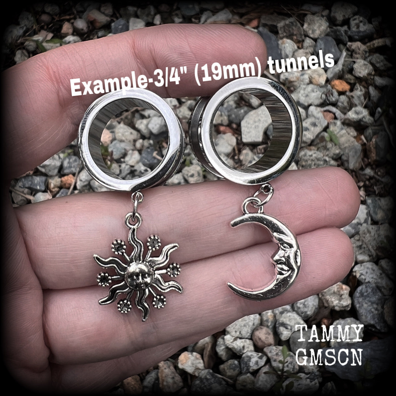 These gorgeous folk horror inspired tunnels feature antique silver crescent moon and esoteric sun charms, are super light weight at just 5 grams each and measure just over 4 cms from tip to tip.

This pair has been made with 3/4 gauge (19mm) surgical steel screw fit tunnels-for stretched lobes.