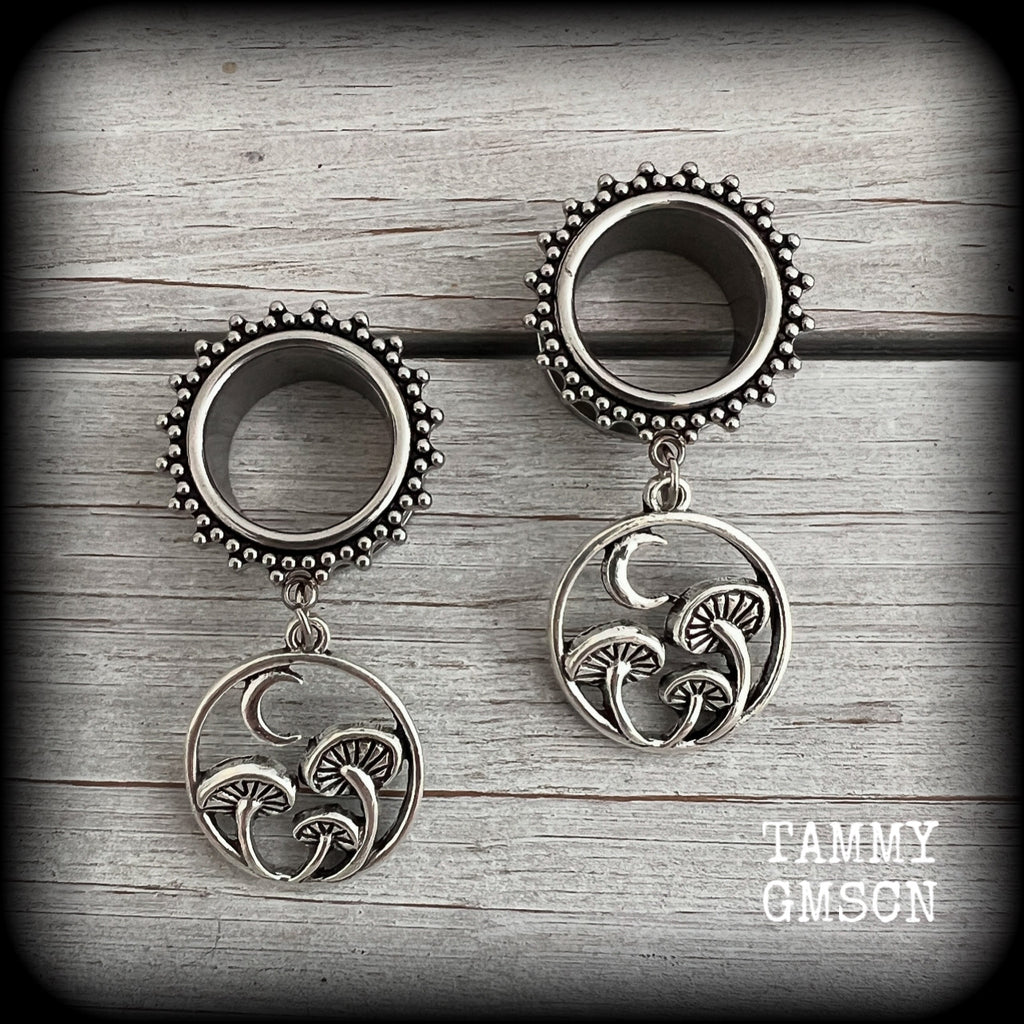 These gorgeous fairycore tunnels have been made with antique silver crescent moon and mushroom charms, are lovely and light weight, weighing in at 9 grams each and measure 5 cms from tip to tip.

This pair have been with 5/8” gauge (16mm) surgical steel ornate screw fit tunnels-for stretched lobes.