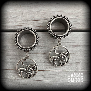 These gorgeous fairycore tunnels have been made with antique silver crescent moon and mushroom charms, are lovely and light weight, weighing in at 9 grams each and measure 5 cms from tip to tip.

This pair have been with 5/8” gauge (16mm) surgical steel ornate screw fit tunnels-for stretched lobes.
