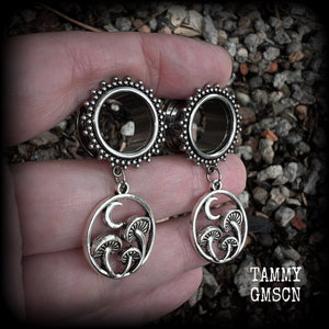 These gorgeous fairycore tunnels have been made with antique silver crescent moon and mushroom charms, are lovely and light weight, weighing in at 9 grams each and measure 5 cms from tip to tip.

This pair have been with 5/8” gauge (16mm) surgical steel ornate screw fit tunnels-for stretched lobes.