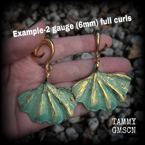 These gorgeous ear hangers feature beautiful big Ginkgo biloba leaves, measuring just under 8 cms from tip to tip, and weighing approx 15 grams.
