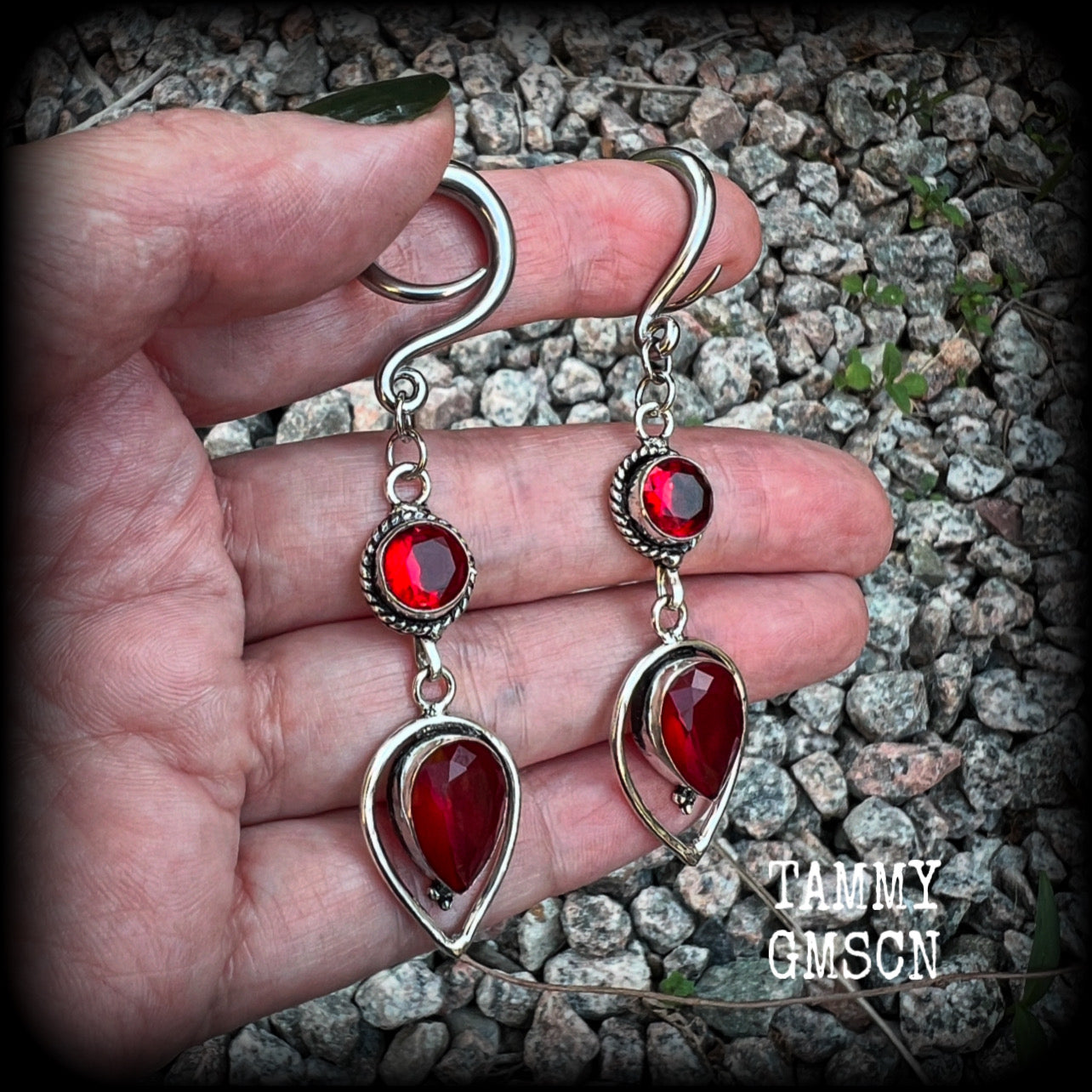 These beautiful gauged earrings feature gorgeous deep red faceted garnet gemstones in an ornate antique silver setting, measuring 7cms from tip to tip, and weighing approx 10 grams each, nice and light weight.

These earrings have been made on 6 gauge (4mm) surgical steel full curl hooks, to be worn in stretched lobes.