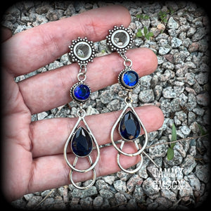 These gorgeous boho tunnel earrings have been made with beautiful blue topaz gemstones in an antique silver setting, are light weight-weighing approx 9 grams each and measure just over 6cms from tip to tip.

These tunnel dangles have been made with 0  gauge (8mm) ornate stainless steel screw fit tunnels.

