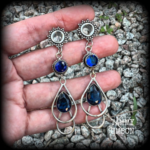 These gorgeous boho tunnel earrings have been made with beautiful blue topaz gemstones in an antique silver setting, are light weight-weighing approx 9 grams each and measure just over 6cms from tip to tip.

These tunnel dangles have been made with 0  gauge (8mm) ornate stainless steel screw fit tunnels.
