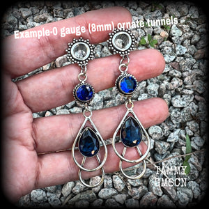 These gorgeous boho tunnel earrings have been made with beautiful blue topaz gemstones in an antique silver setting, are light weight-weighing approx 9 grams each and measure just over 6cms from tip to tip.

These tunnel dangles have been made with 0  gauge (8mm) ornate stainless steel screw fit tunnels.
